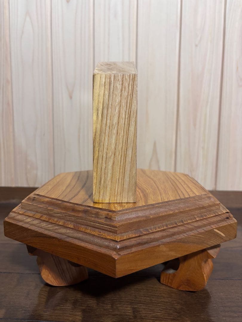 木製の漢字彫刻置物 五角形　将棋駒　幸