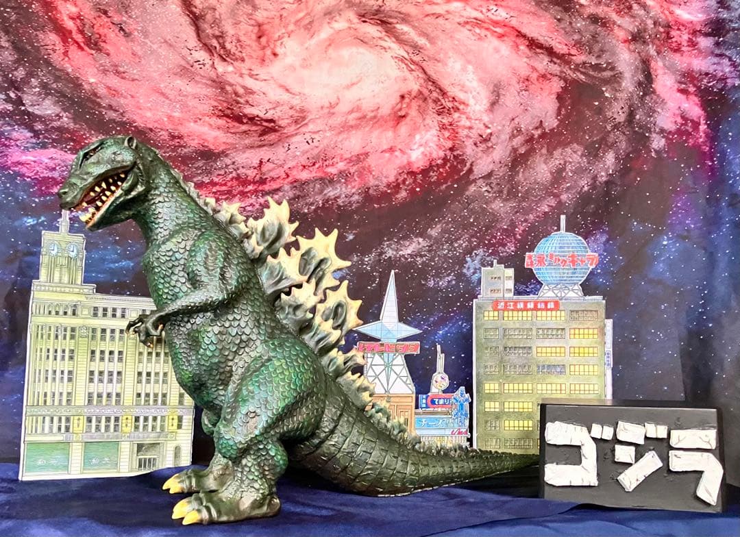 ウロコ・ゴジラ雛型レジンキット& 銀座書き割りセット完成品&特製ゴジラプレート￼