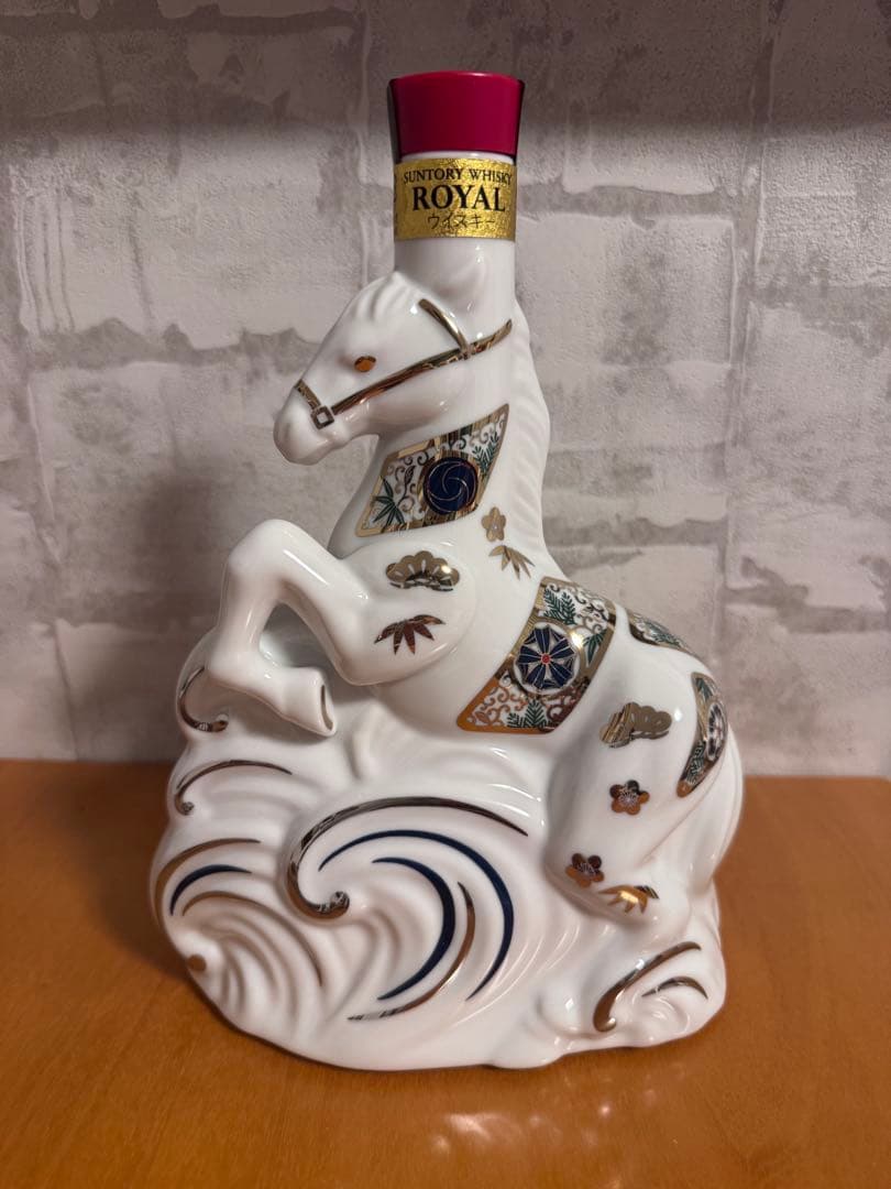 サントリー　ウイスキーローヤル　午歳ボトル　干支ボトル　2026年