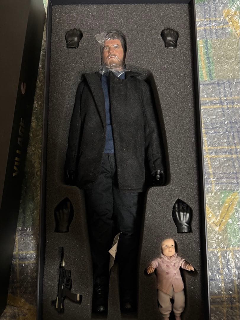 激レア品　バイオハザード8 クリス・レッドフィールド　　1/6フィギュア