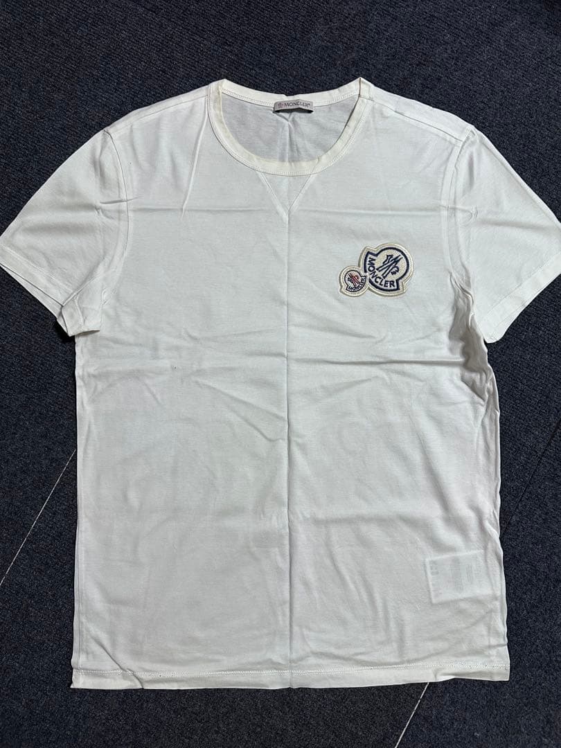 MONCLER ホワイト Tシャツ エンブレム付き