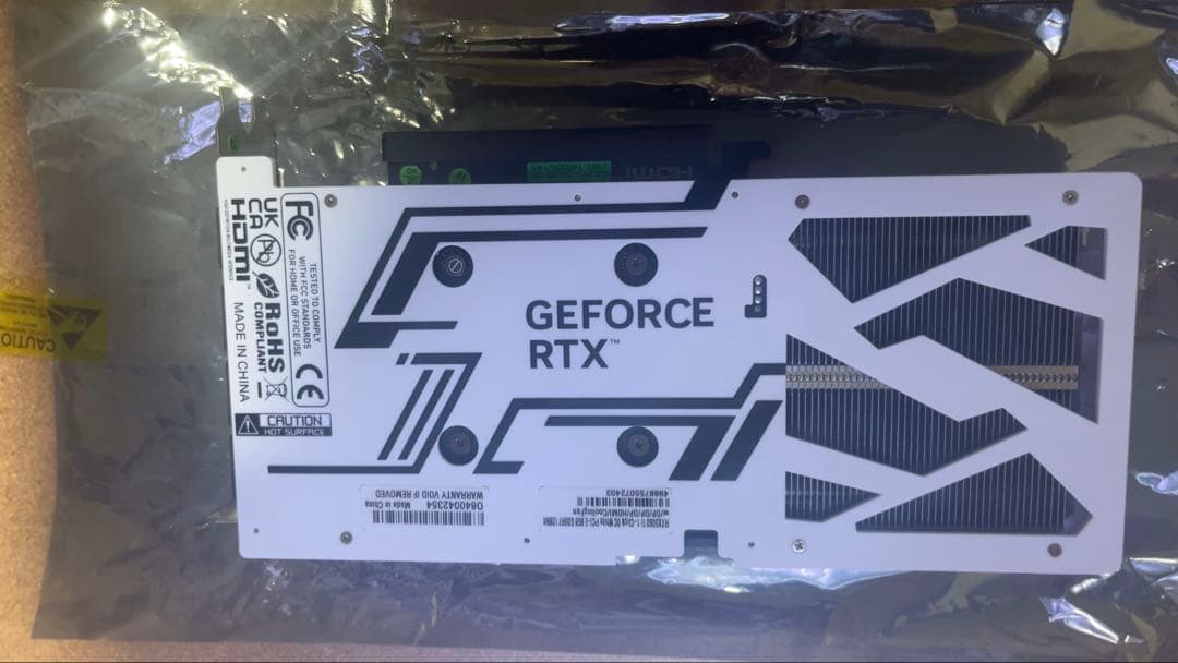 玄人志向　GK-RTX5060Ti-E8GB/WHITE/DF 白グラボ