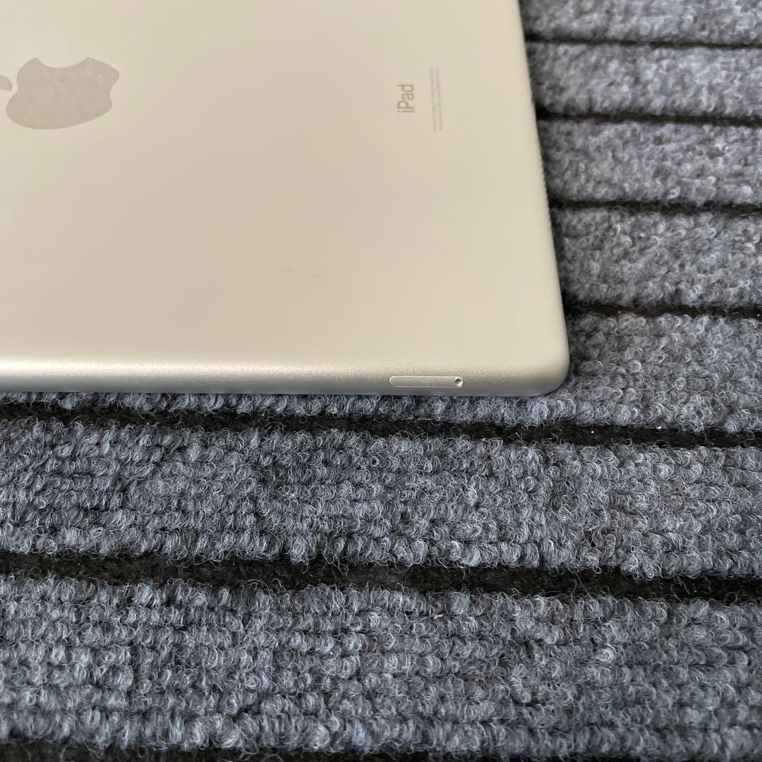 111 iPad 8世代 32GB SIMフリー シルバー