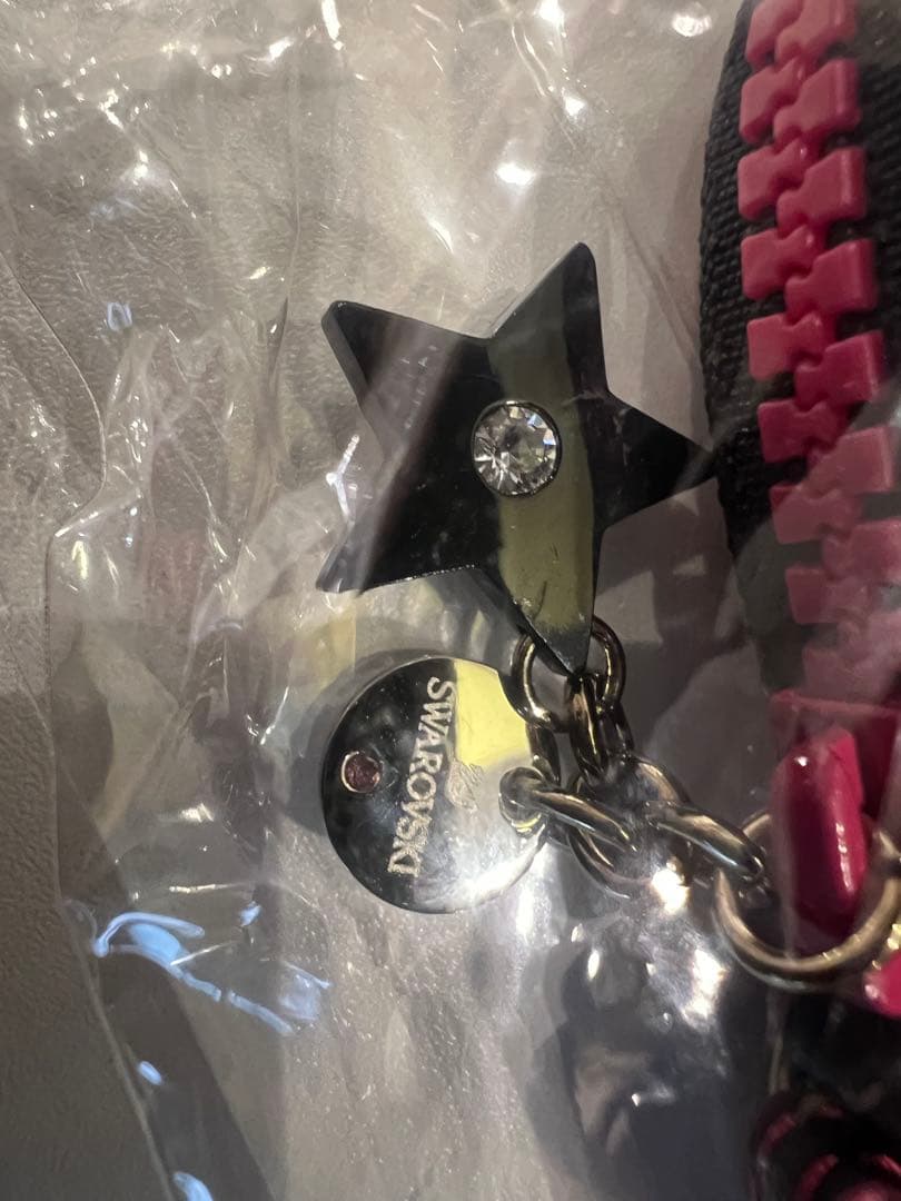 スワロフスキー ハローキティ Hello Kitty Neonケース Zip