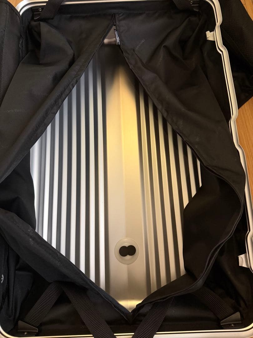 【美品】メルセデス・ベンツ アルミニウムキャリーケース