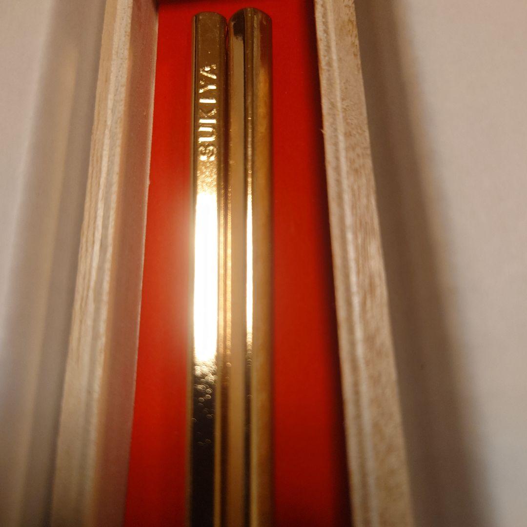 底値スタート。すき家 金の丼、金の箸セット