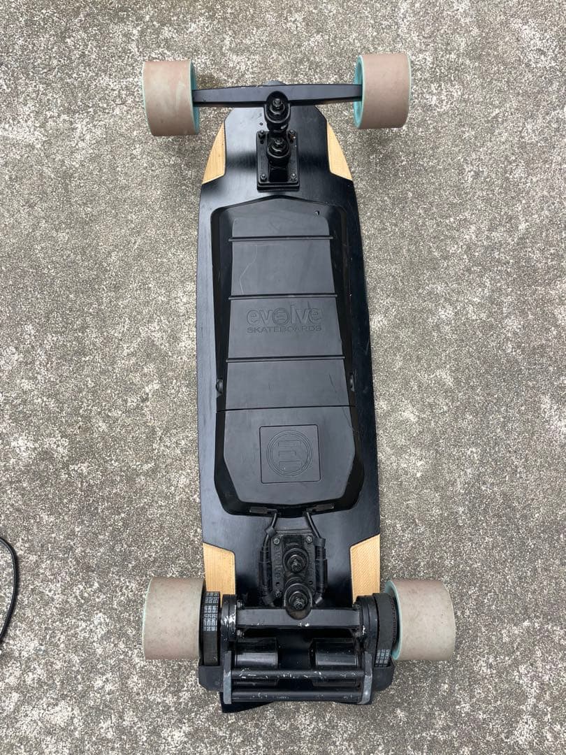 Evolve 電動スケートボード ウッドデッキ
