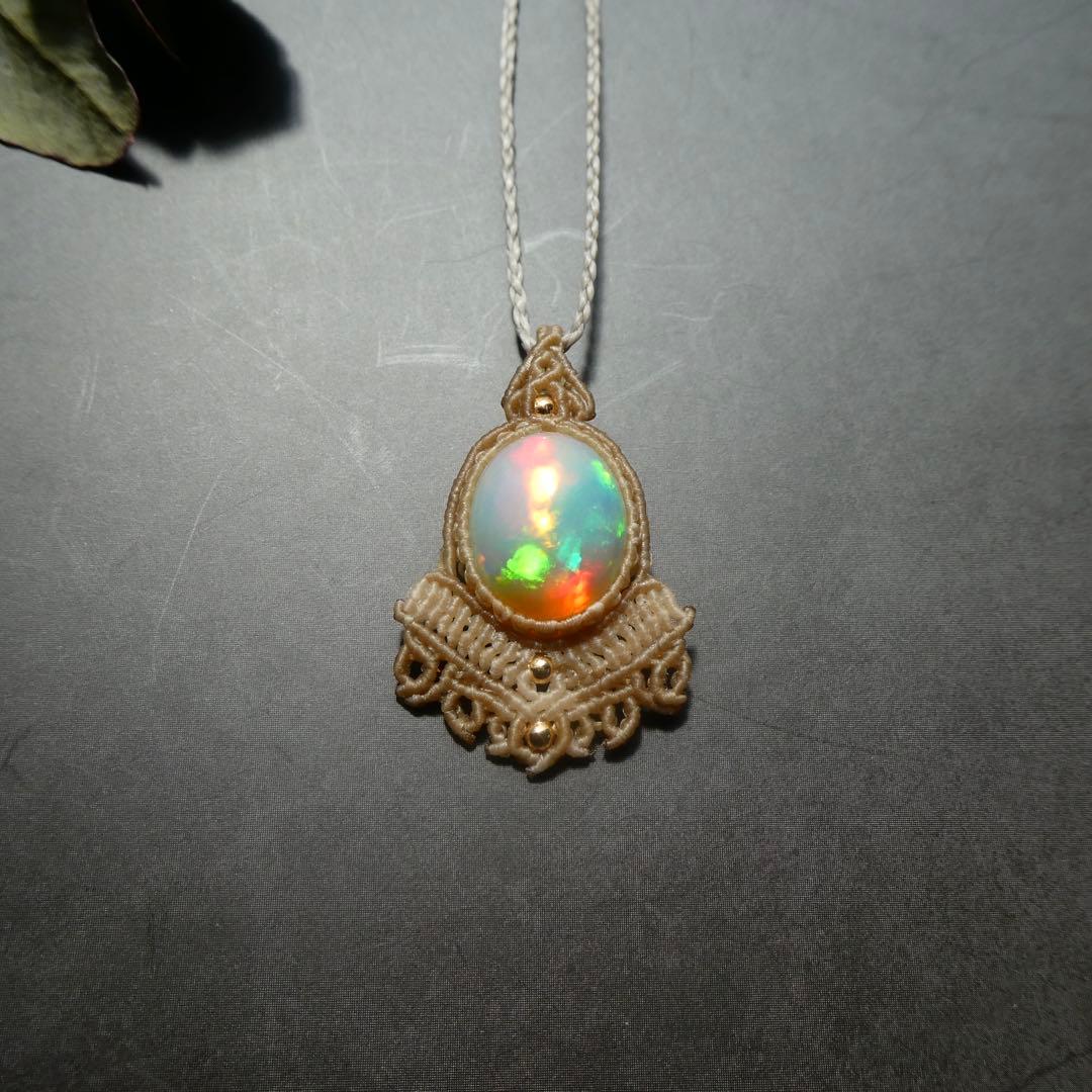 宝石質オパールのマクラメネックレス