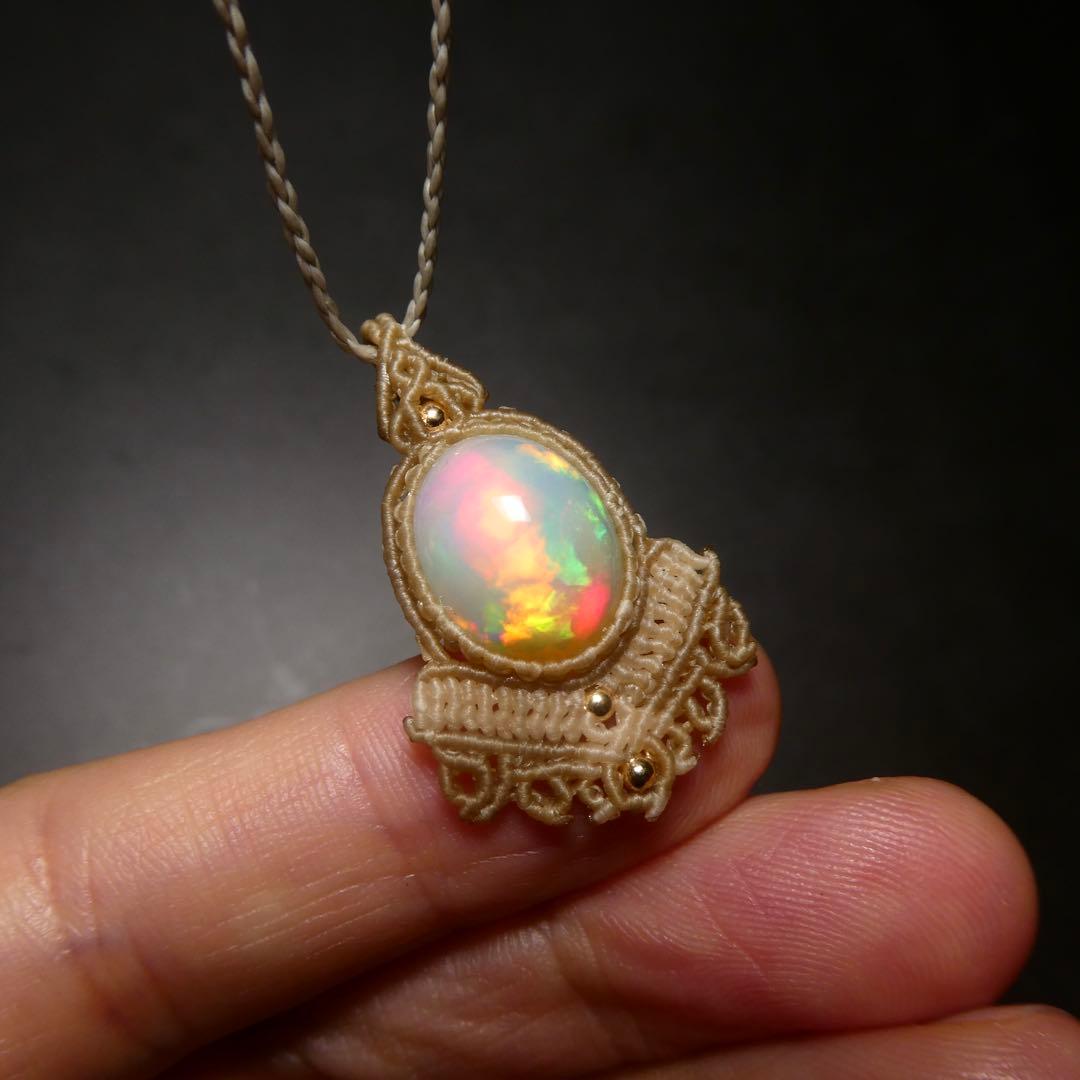 宝石質オパールのマクラメネックレス