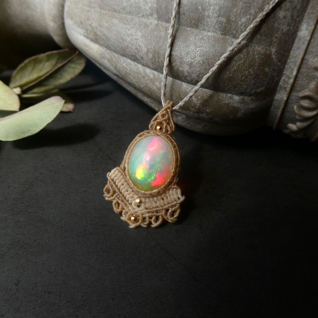宝石質オパールのマクラメネックレス