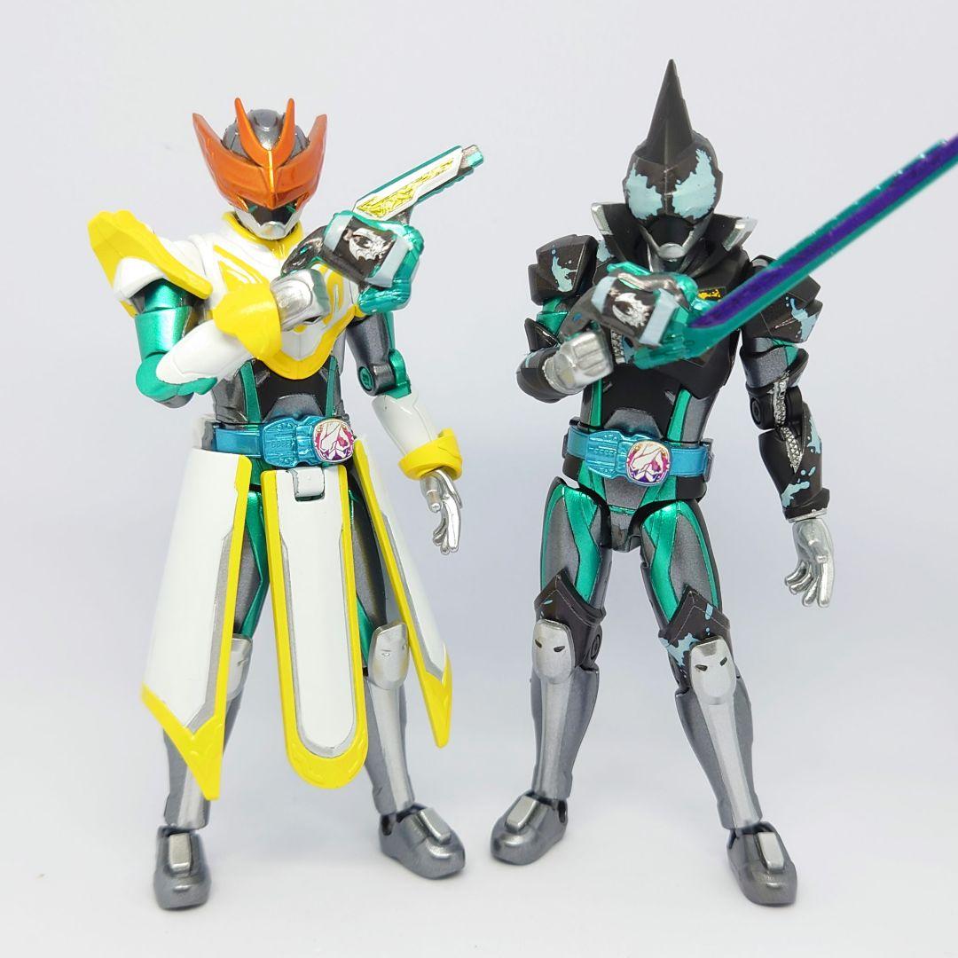 装動　仮面ライダーリバイス　塗装品