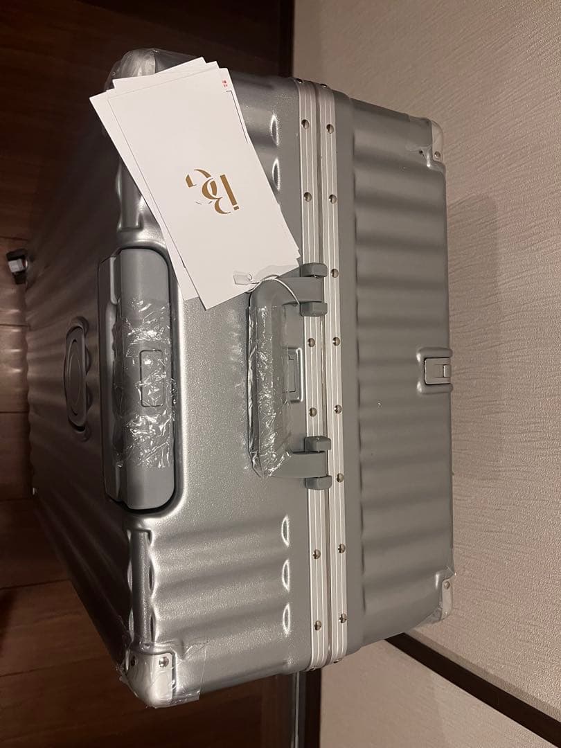 新品未使用！シルバーアルミニウムキャリーケース 100L TSAロック搭載