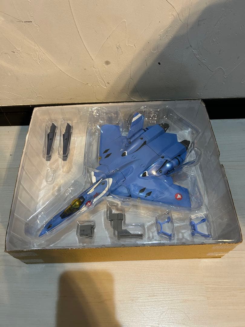 【未使用品】マクロス VF-22S 完全変形 1/60