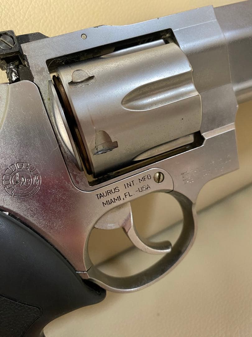 希少品　ジャンク品TAURUS RAGING BULL 44マグナム