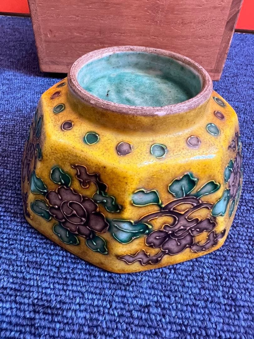 927 中国　骨董　粉彩花唐草文八方鉢　時代物