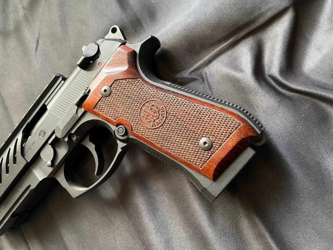 東京マルイ 電動ハンドガン M9A1 木製グリップ＆バッテリー＆充電器