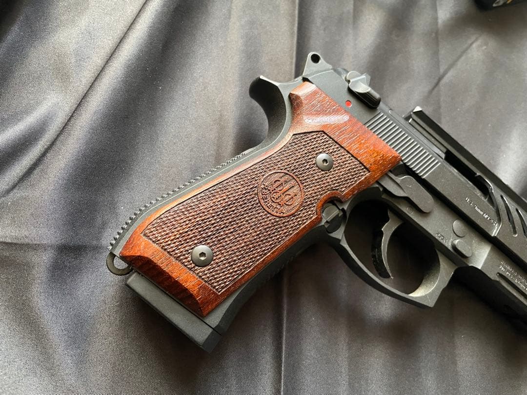 東京マルイ 電動ハンドガン M9A1 木製グリップ＆バッテリー＆充電器