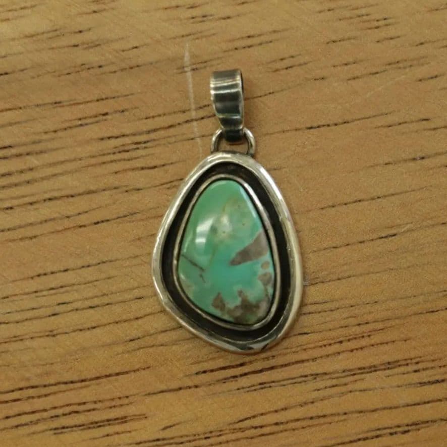 キングスマナッサターコイズペンダント　インディアンジュエリーテイストネックレス