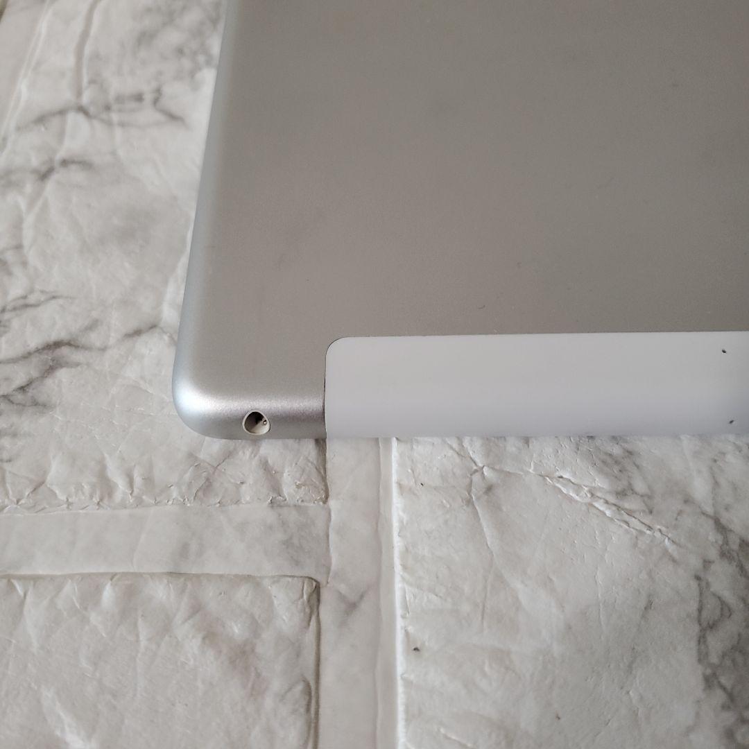 244 iPad 8世代 32GB SIMフリー シルバー