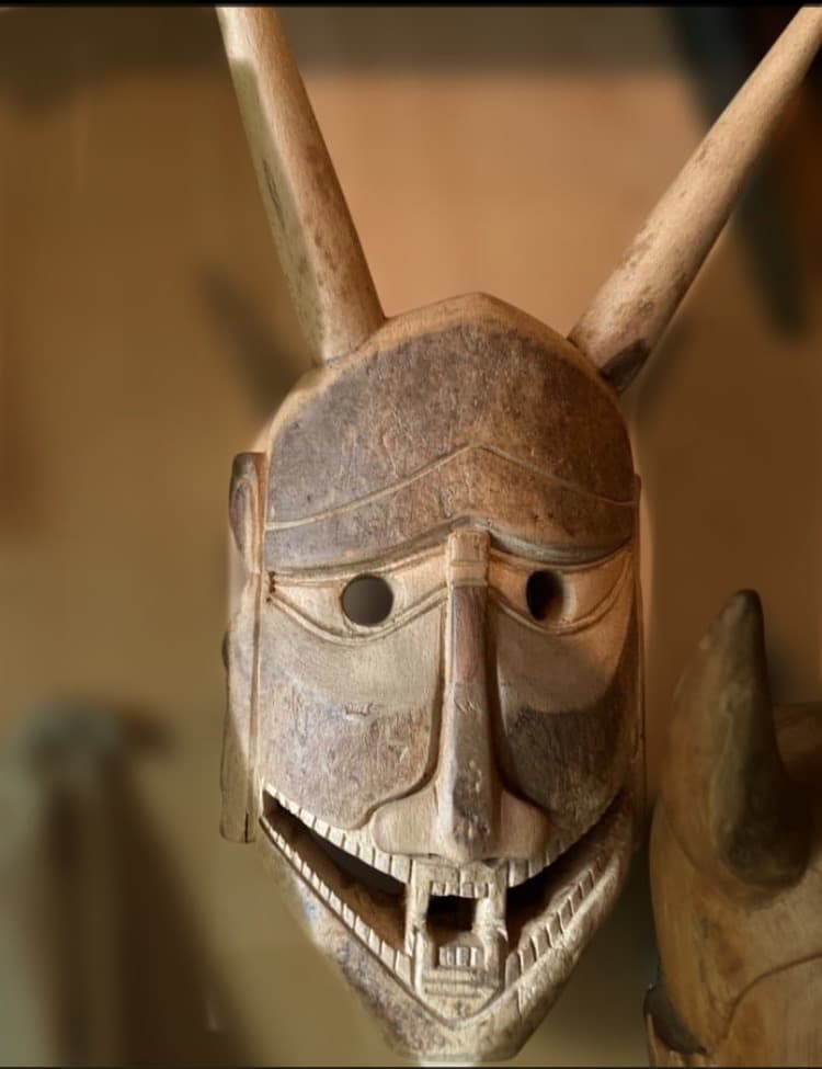 【昭和】大きい木彫 能面 般若 昭和初期の制作　無垢材からの彫り物