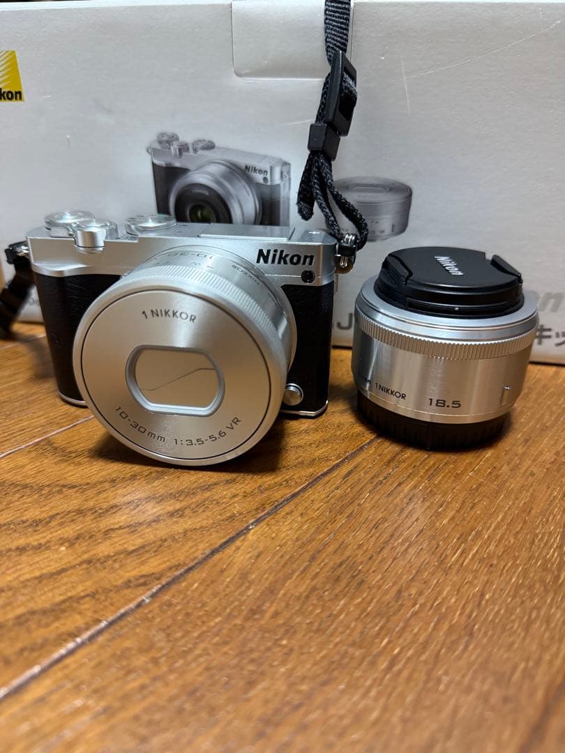 Nikon 1 J5 ダブルレンズキット シルバー