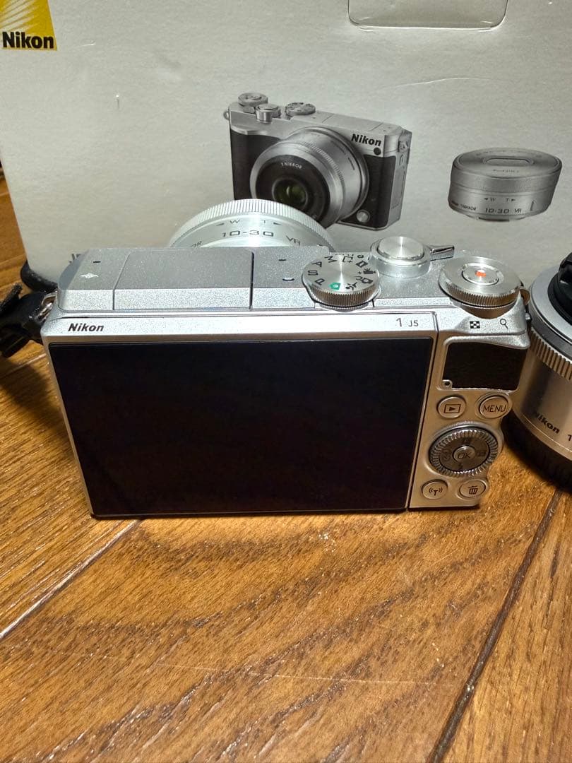 Nikon 1 J5 ダブルレンズキット シルバー