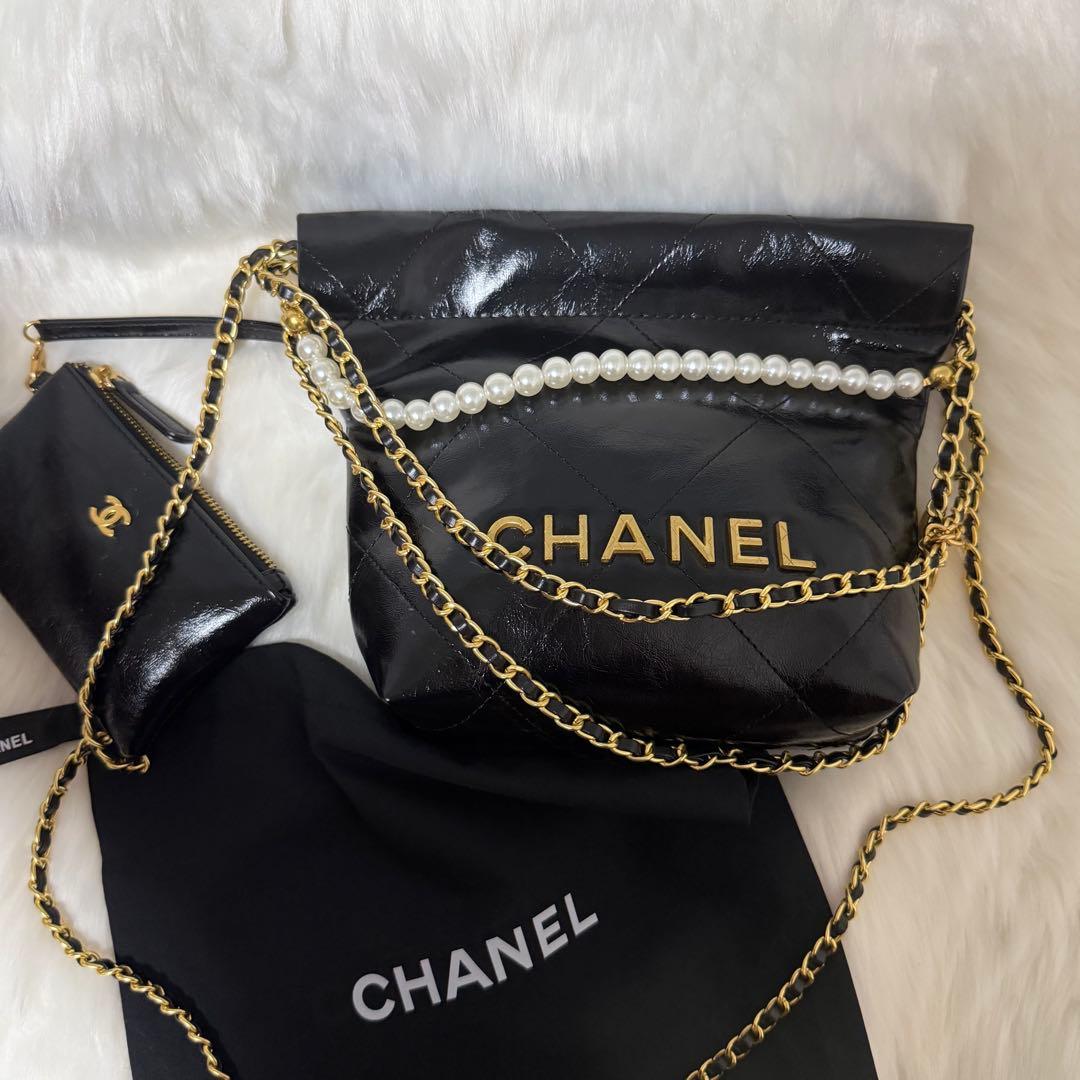 r*n様 CHANEL ノベルティ チェーンバッグ パール ポーチ付き