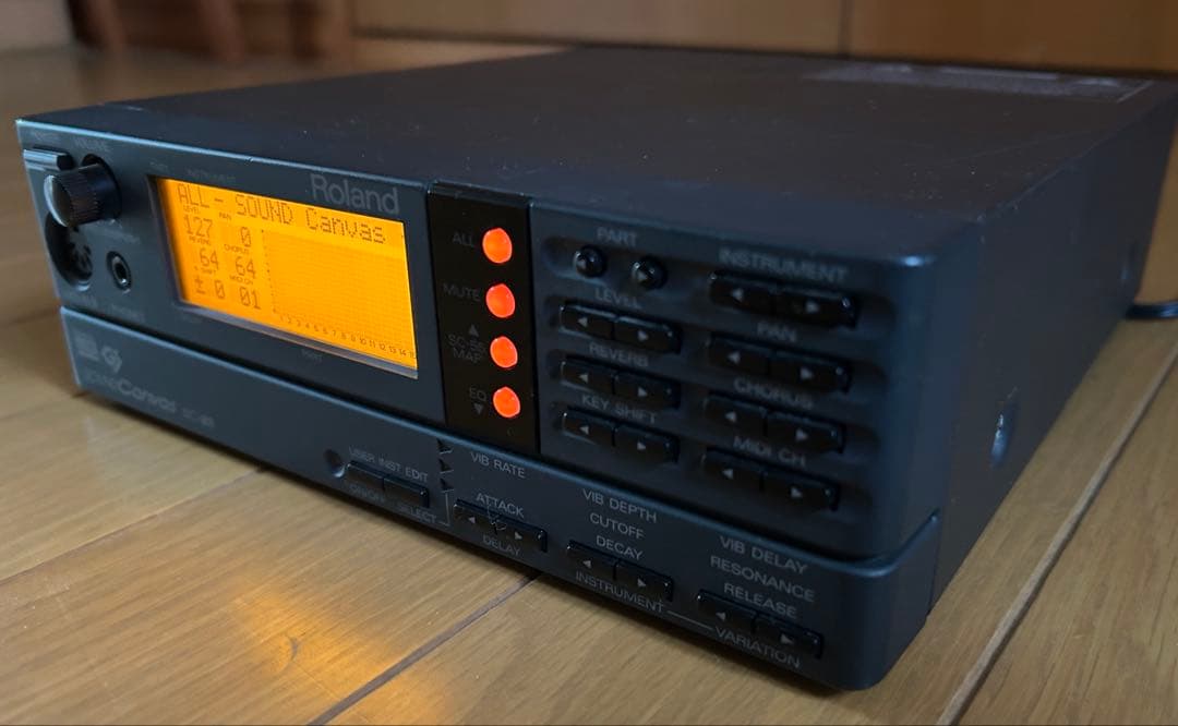 RolandのSOUND Canvas sc-88 （MIDIケーブル1本付）