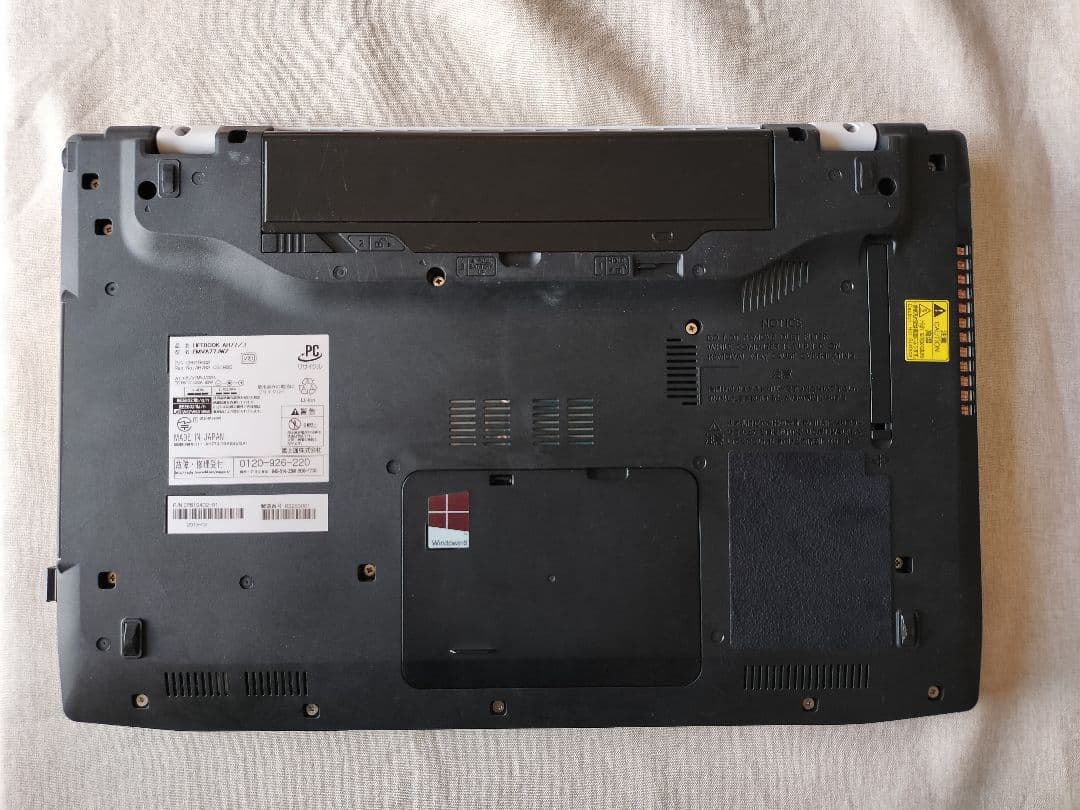 富士通 LIFEBOOK 15.6インチ ホワイトノートPC