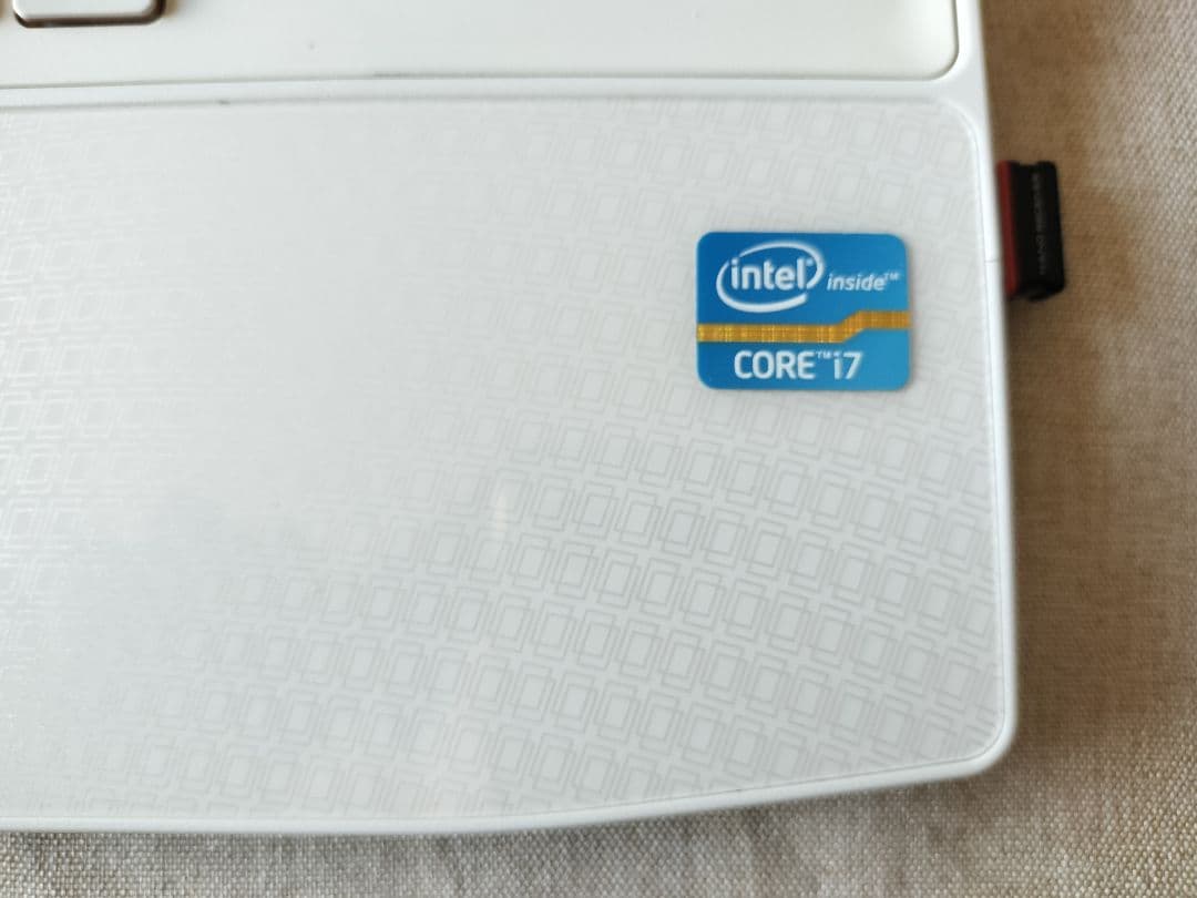 富士通 LIFEBOOK 15.6インチ ホワイトノートPC