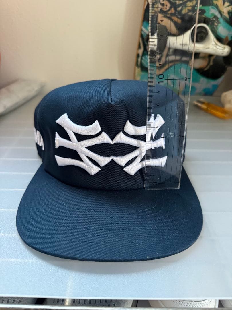 ネイビー 刺繍ロゴキャップ oMA