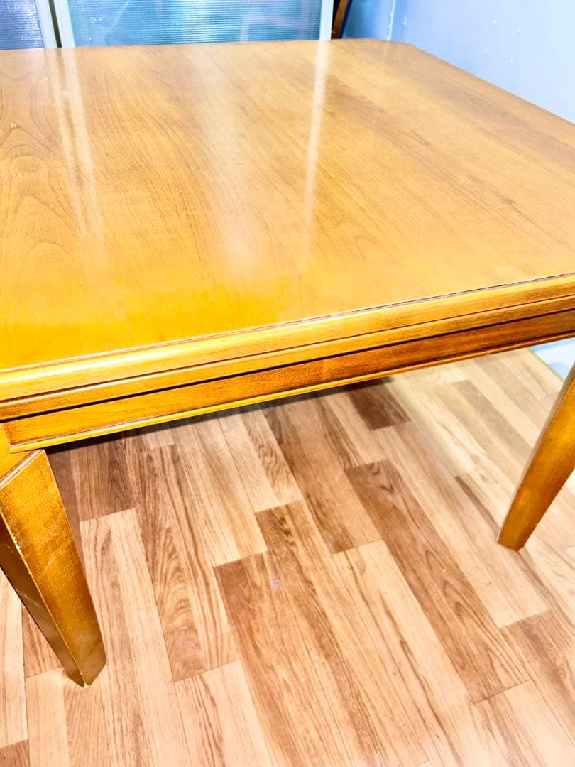 ゆーきりんダイニングテーブル　机　エレガント　ヨーロピアン　オシャレ