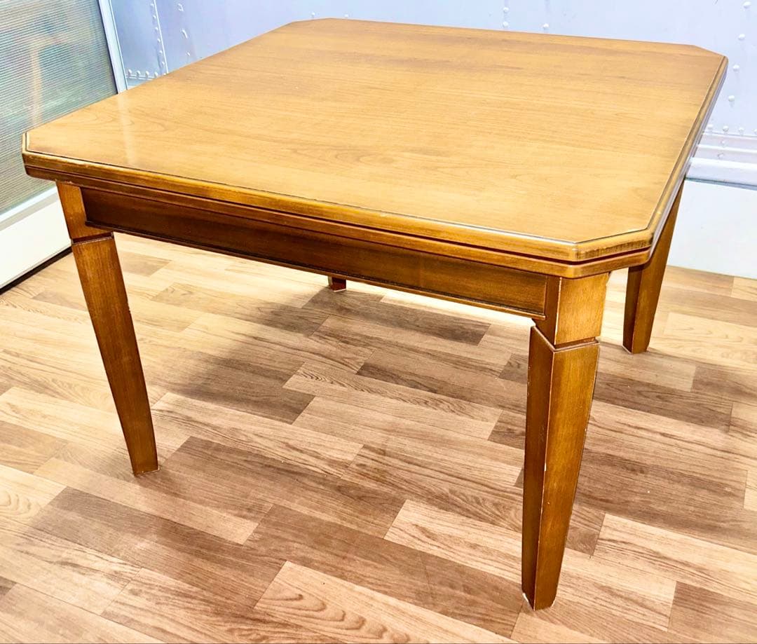 ゆーきりんダイニングテーブル　机　エレガント　ヨーロピアン　オシャレ