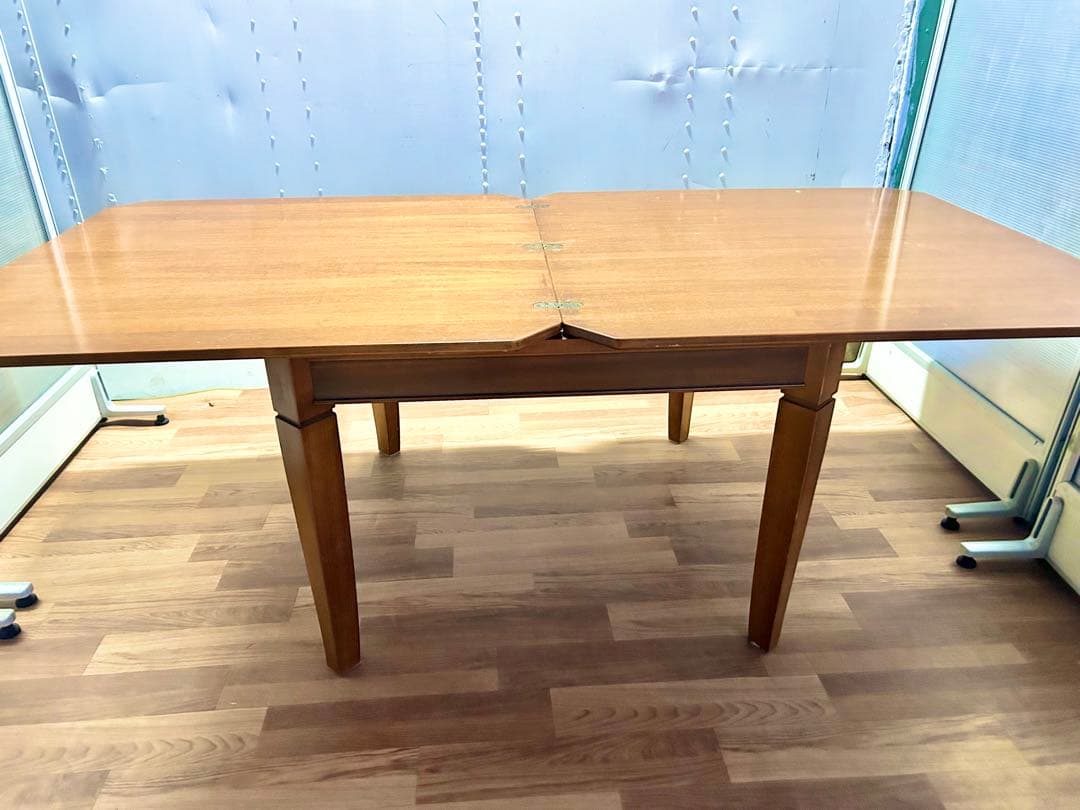 ゆーきりんダイニングテーブル　机　エレガント　ヨーロピアン　オシャレ