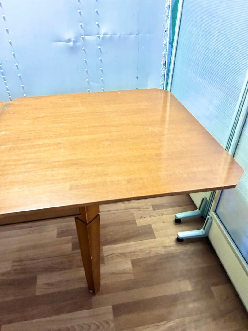 ゆーきりんダイニングテーブル　机　エレガント　ヨーロピアン　オシャレ