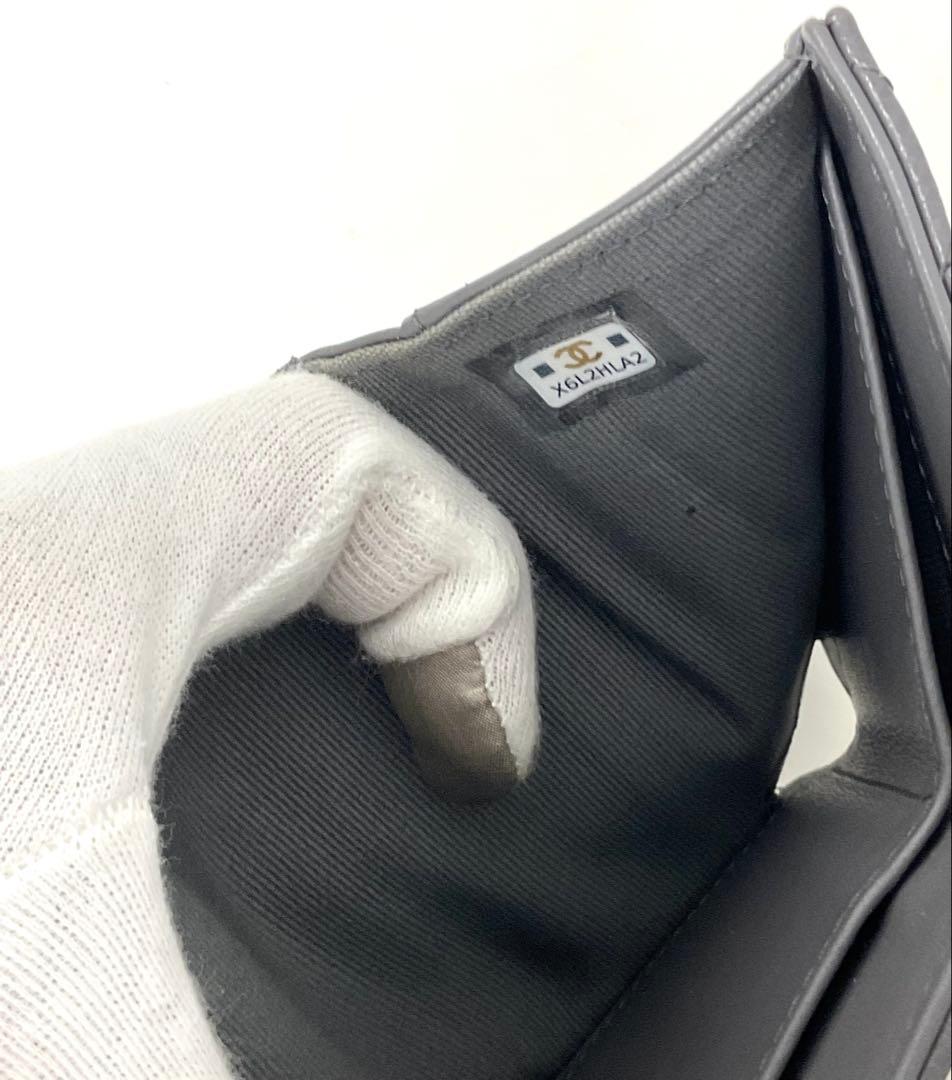 シャネル ボーイシャネル キャビアスキン コンパクトウォレット グレー