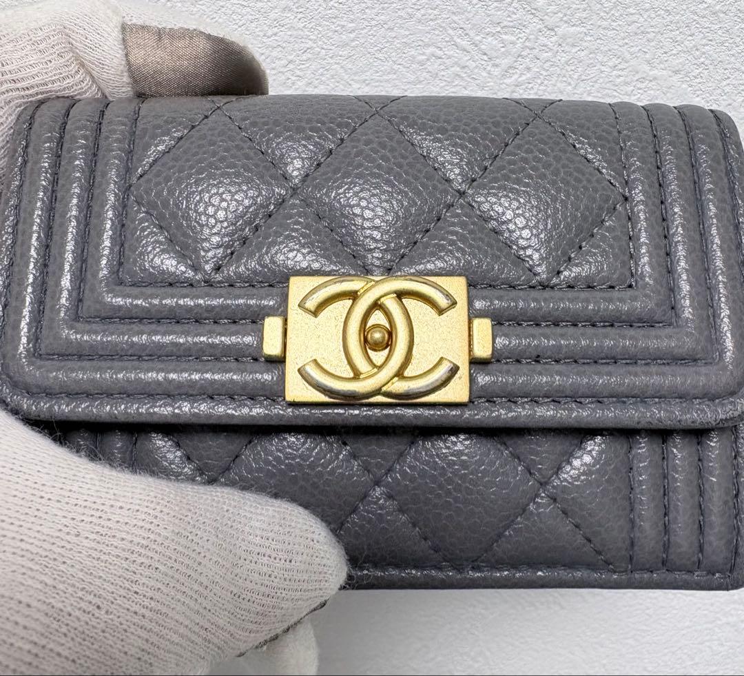 シャネル ボーイシャネル キャビアスキン コンパクトウォレット グレー