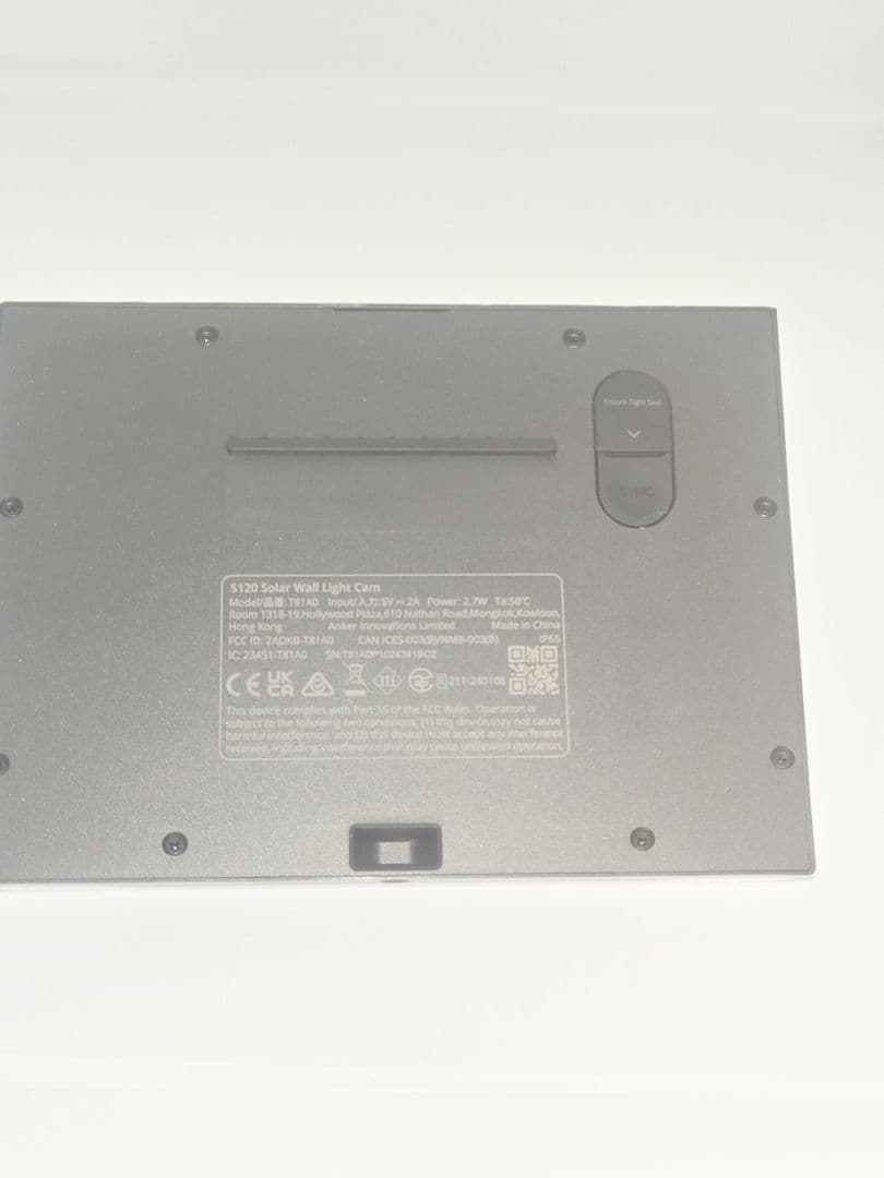 新品　ソーラー式防犯カメラ一体型ウォールライト