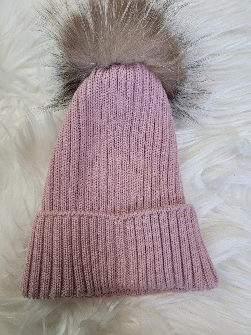 MONCLER ピンクファー付きニット帽