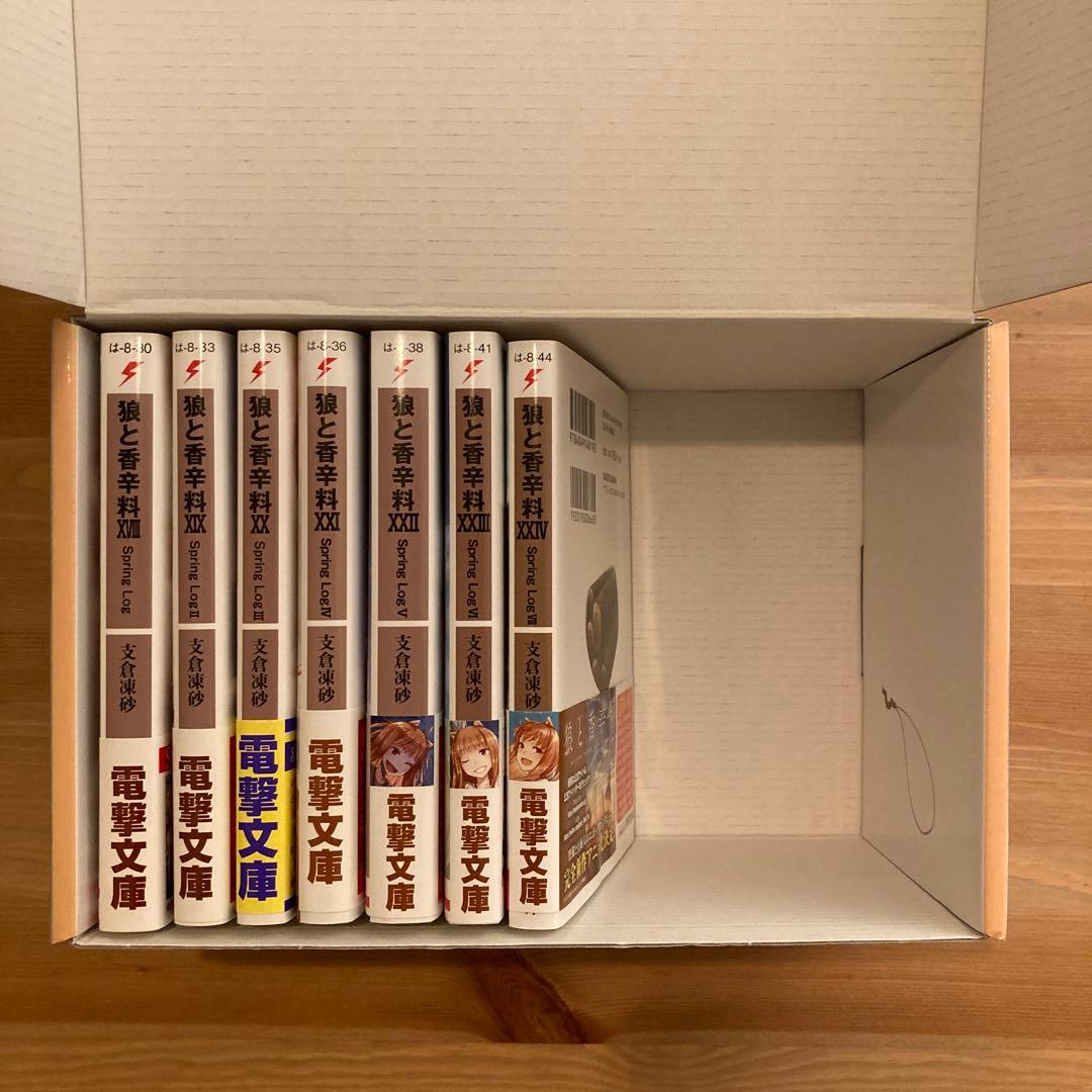 狼と香辛料 1〜24巻 / 狼と羊皮紙 1〜12 初版 帯付き 収納BOX 美品