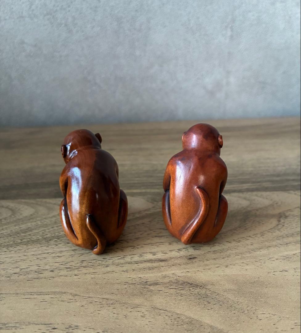 木製猿の根付け　2体　座銘あり