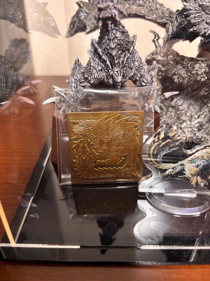 箱あり　ジンオウガ　クリエイターズモデル　フィギュア　ピン　ウエハース　モンハン
