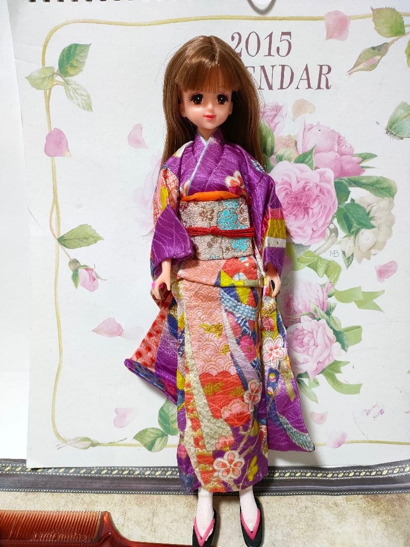 茶髪　赤いアイシャドウのジェニーちゃん　着物ジェニー？　リカちゃん