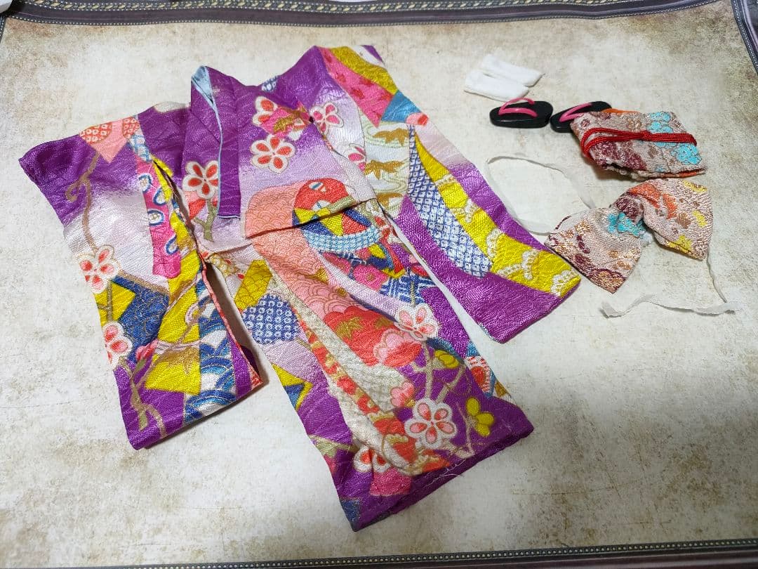 茶髪　赤いアイシャドウのジェニーちゃん　着物ジェニー？　リカちゃん