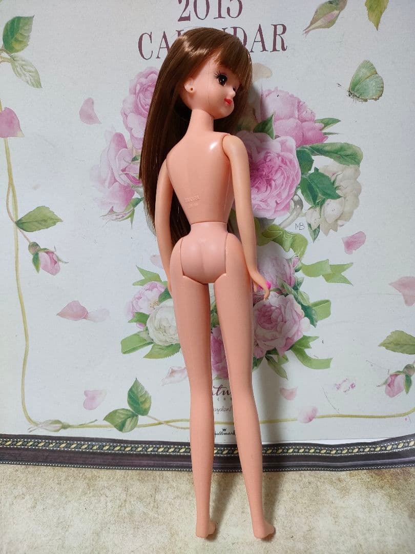 茶髪　赤いアイシャドウのジェニーちゃん　着物ジェニー？　リカちゃん