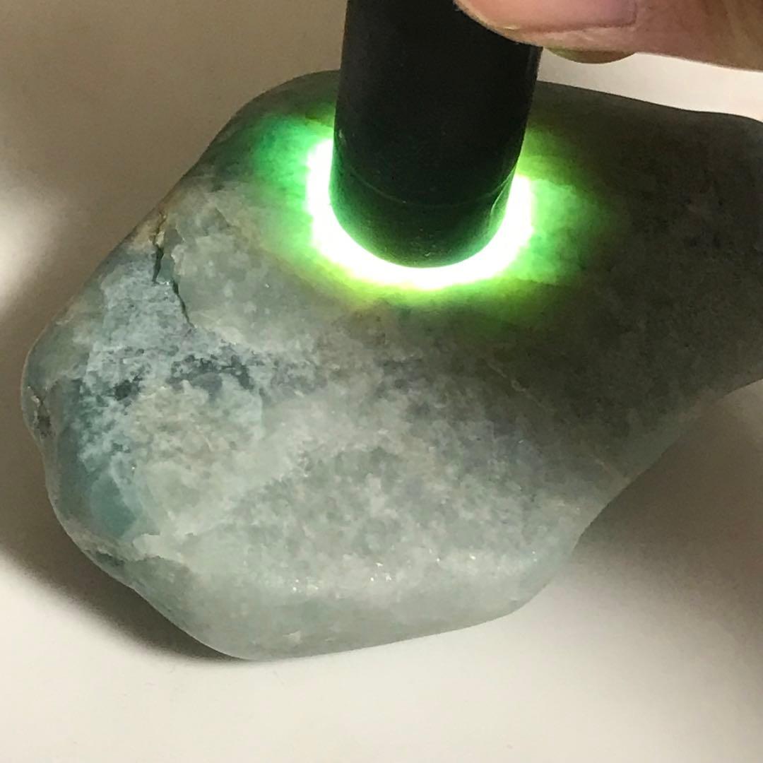 糸魚川翡翠　青　海石　199g