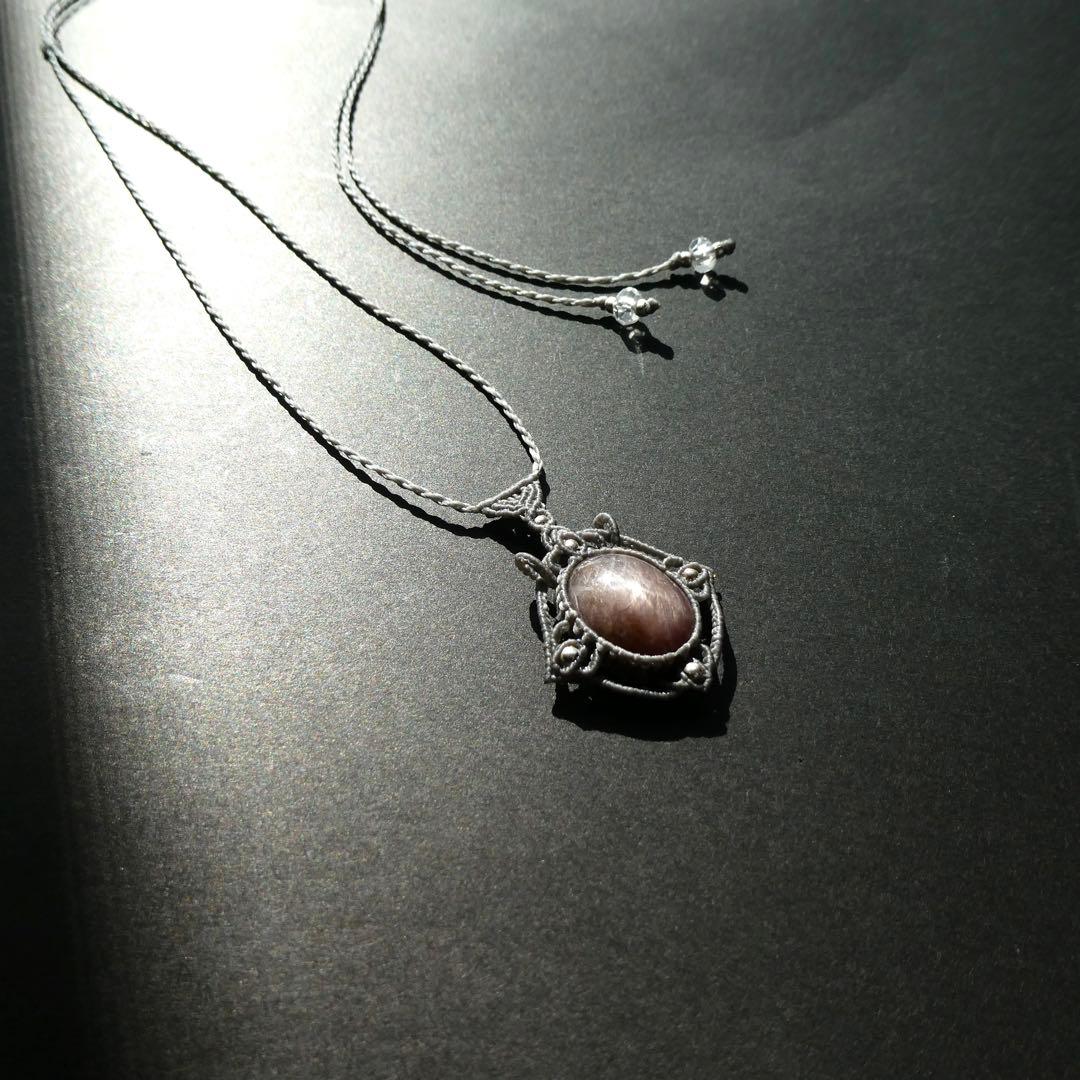 スタールビーのマクラメネックレス