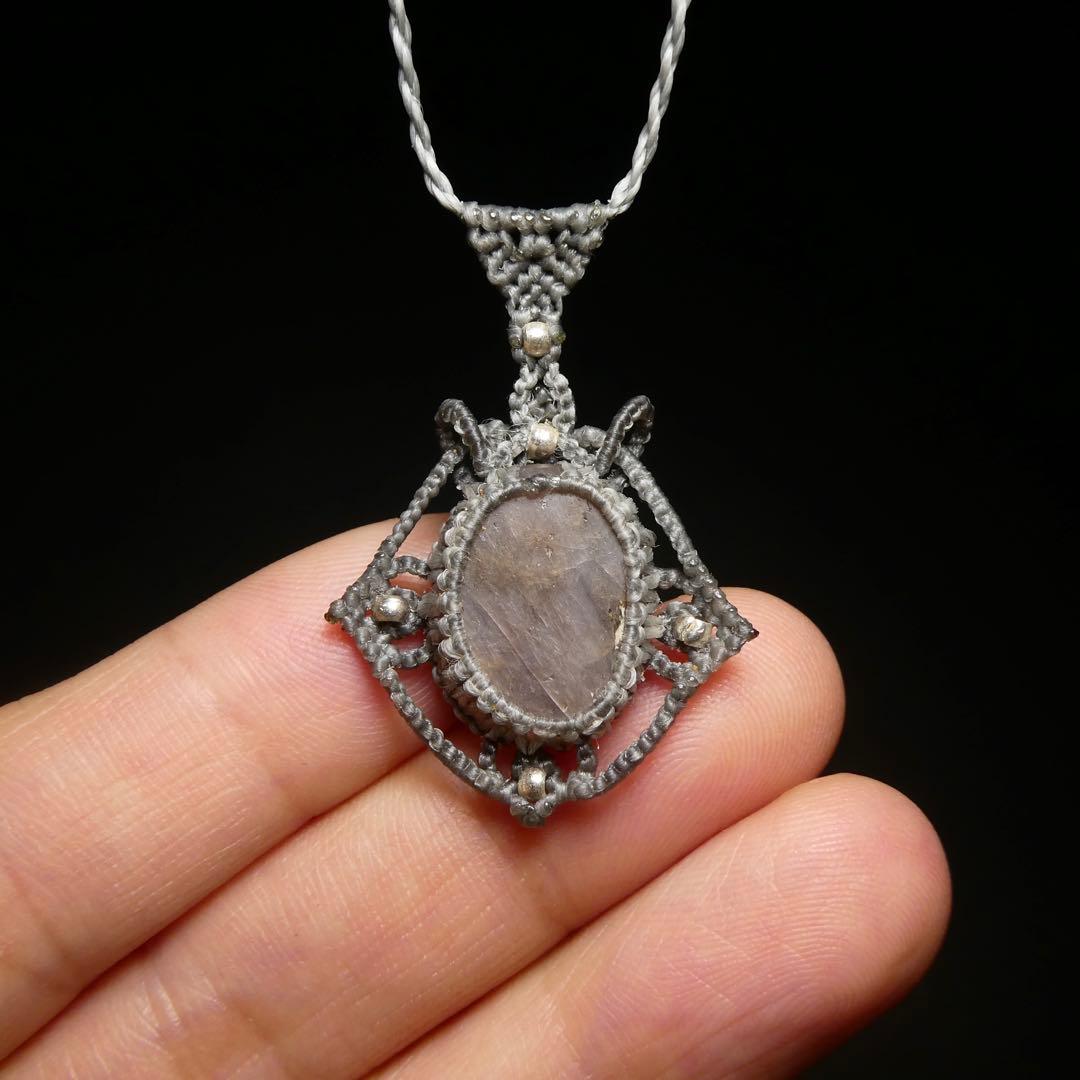 スタールビーのマクラメネックレス