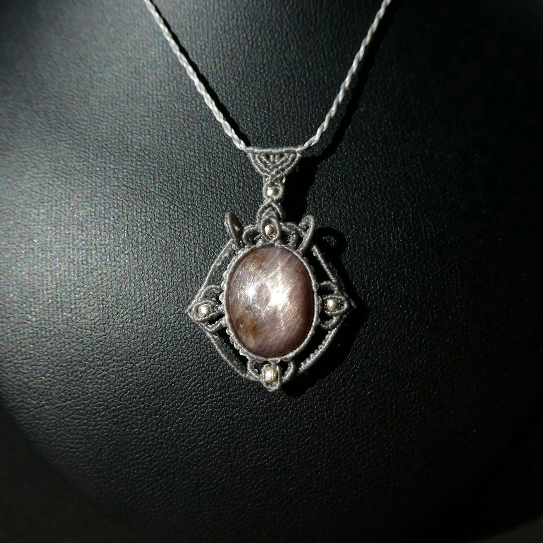 スタールビーのマクラメネックレス