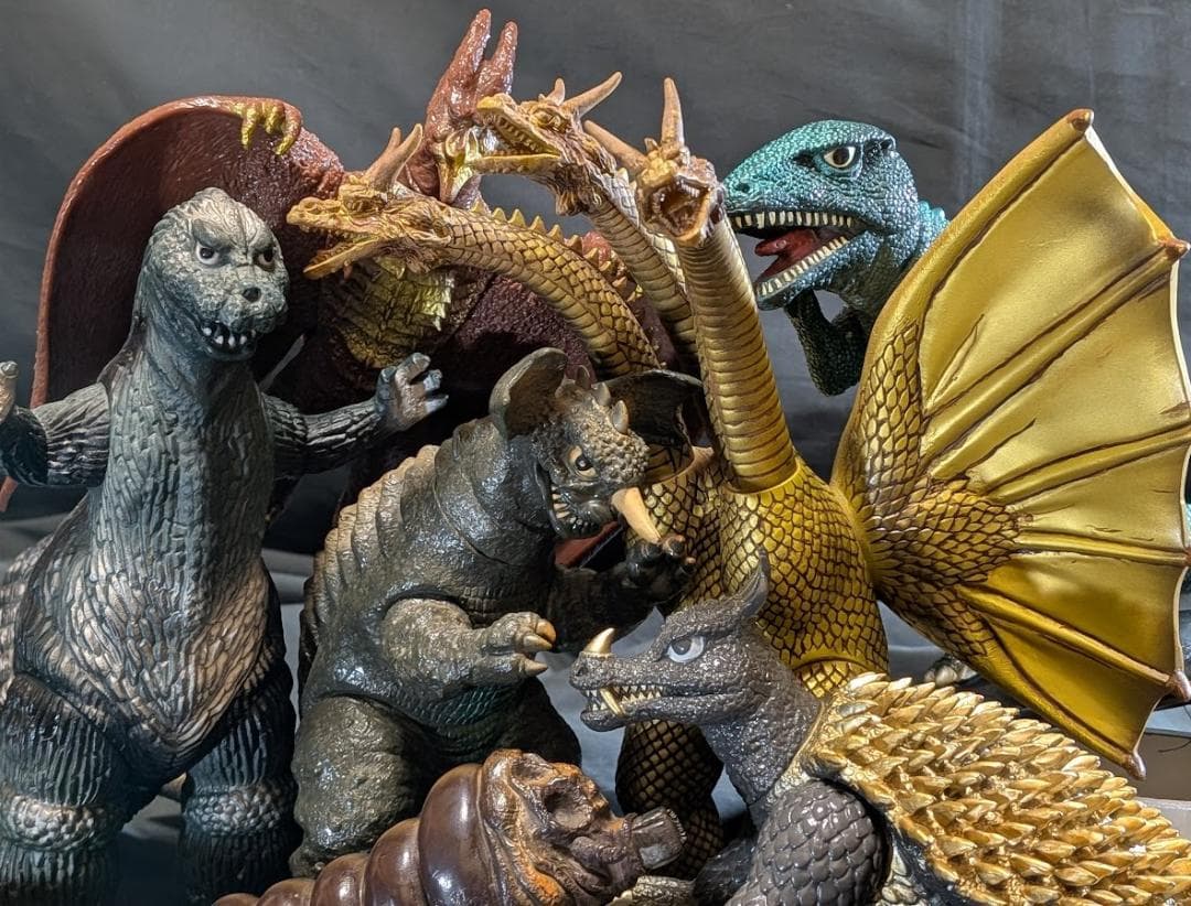 昭和ゴジラ・キングギドラ・ゴロザウルス・バラゴン他（バンダイ）ソフビ７体セット